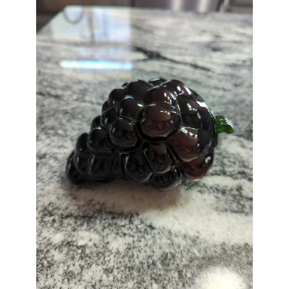ART GLASS CLUSTER OF PURPLE GRAPES WITH GREEN LEAF AND STEM Vintage